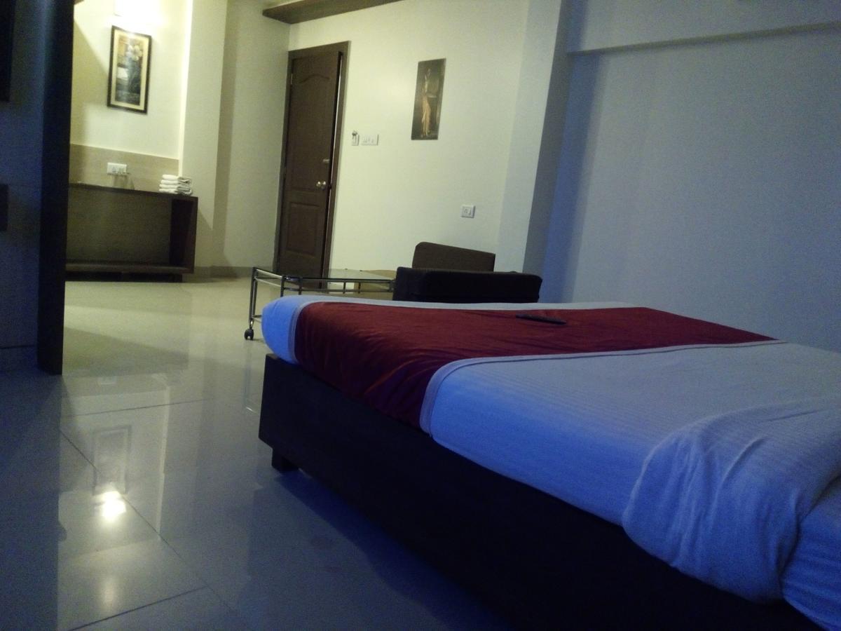 Hotel Veer Residency Panvel Dış mekan fotoğraf